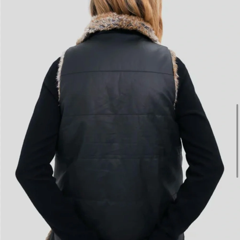 Tuckernuck Black Vest with Brown Fur Trim - Picture 5 of 9